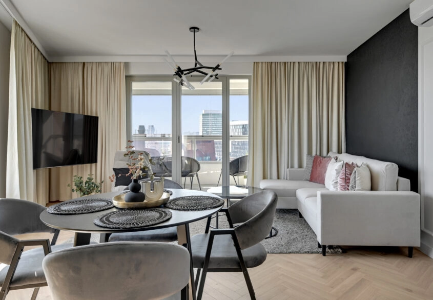 3 pokoje z loggią i halą w centrum miasta!