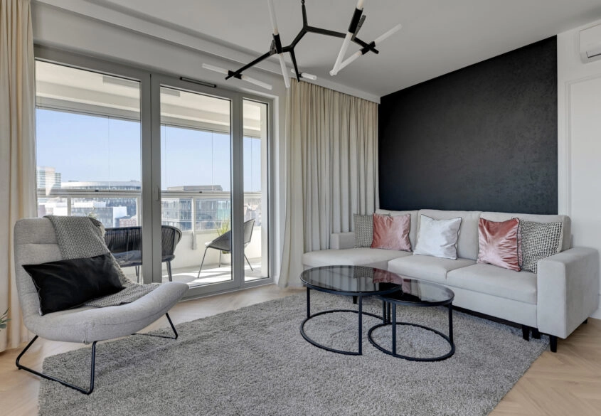 3 pokoje z loggią i halą w centrum miasta!