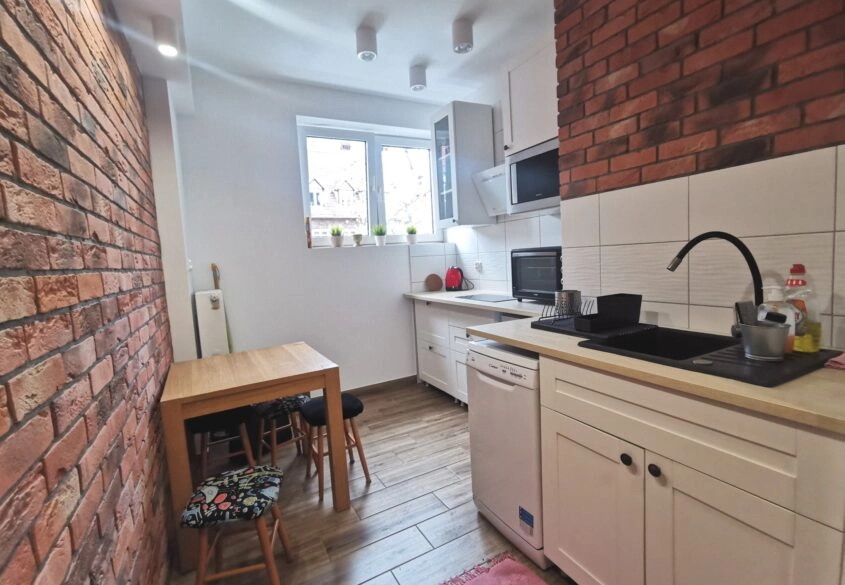 Przestronne 2 osobne pokoje z miejscem postojowym