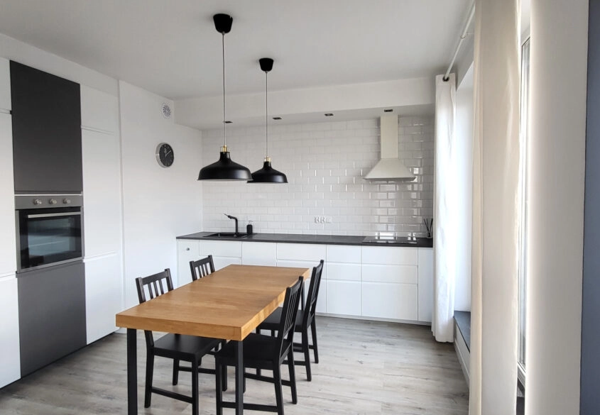 Apartament w Śródmieściu, 3 pokoje z m. postojowym