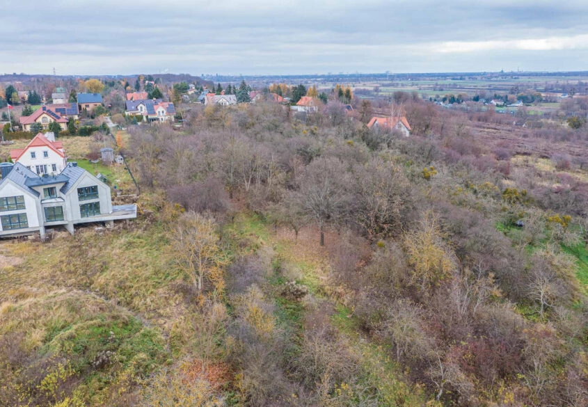 Uzbrojona w prąd, wodę oraz kanalizację działka!