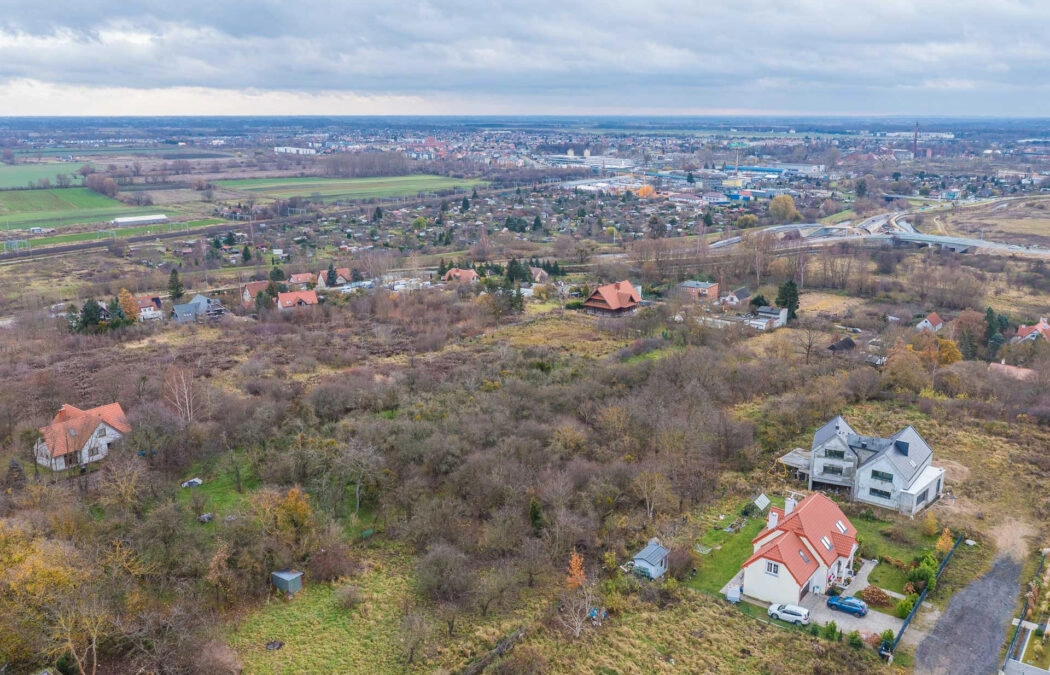 Uzbrojona w prąd, wodę oraz kanalizację działka!