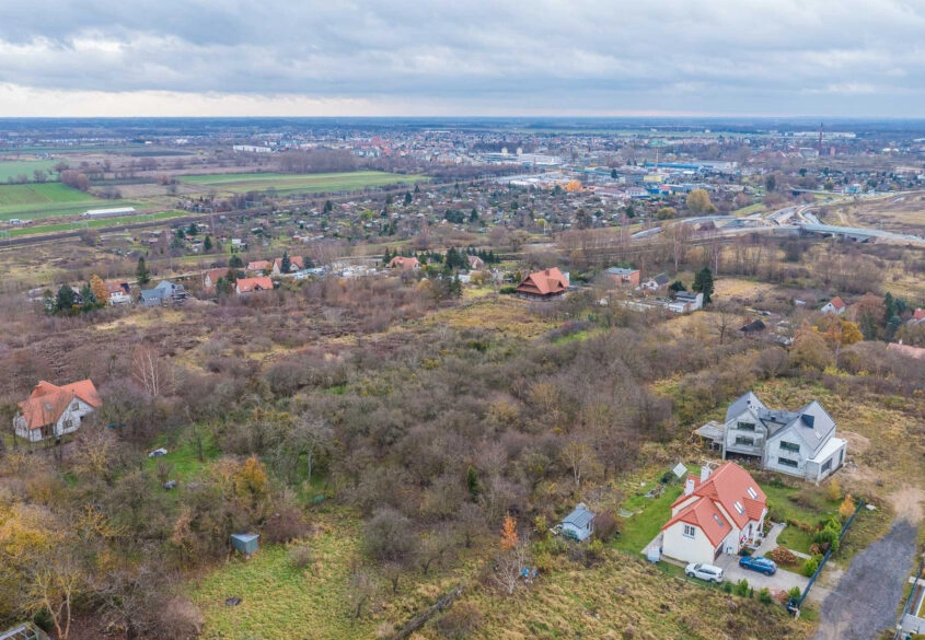 Uzbrojona w prąd, wodę oraz kanalizację działka!