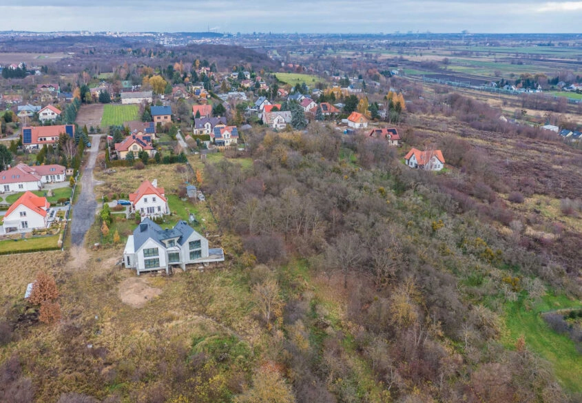 Uzbrojona w prąd, wodę oraz kanalizację działka!