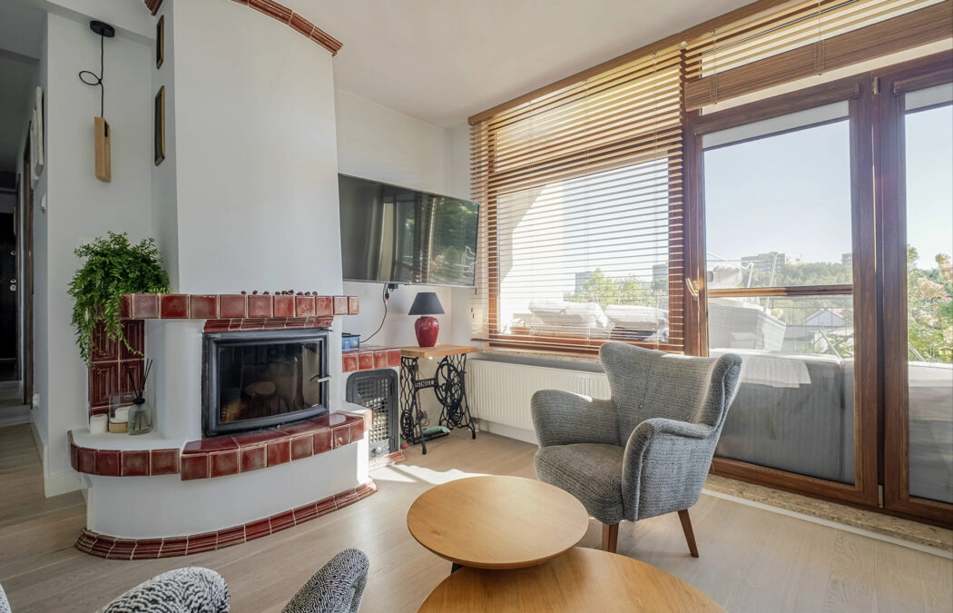 Piętro domu z pięknym ogrodem i widokiem na Morze