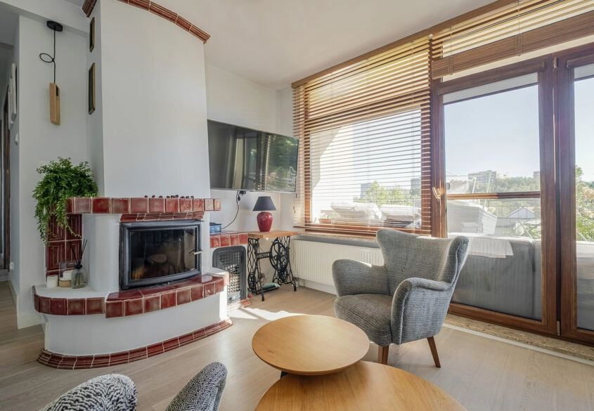 Piętro domu z pięknym ogrodem i widokiem na Morze