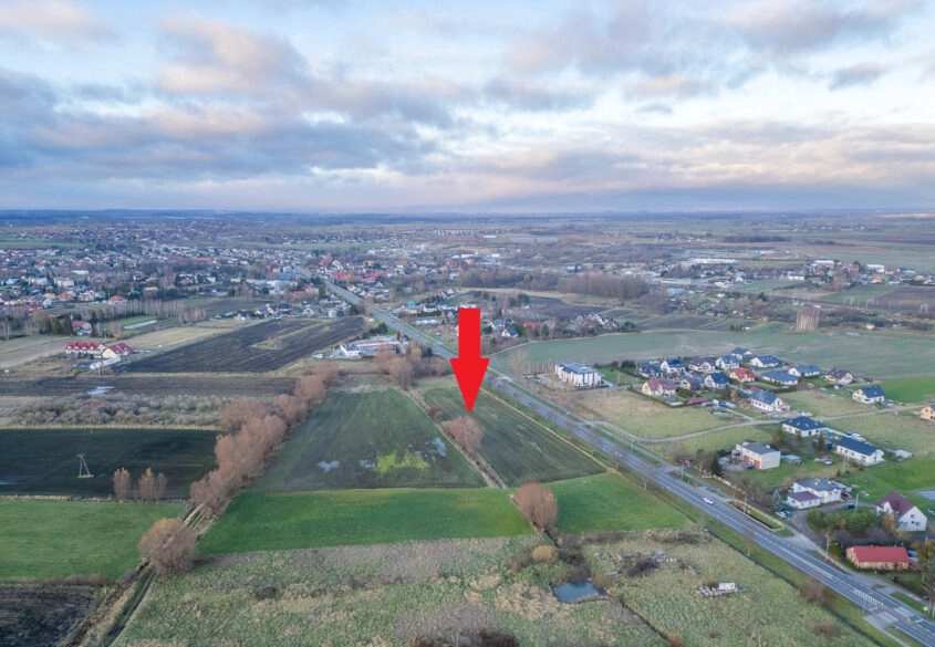 Działka przy drodze 91-  mieszkaniowa i usługi