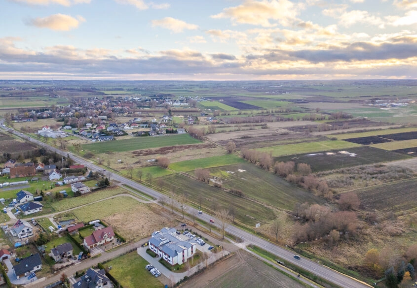 Działka przy drodze 91-  mieszkaniowa i usługi