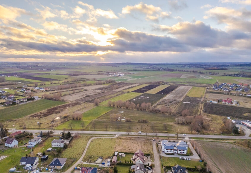 Działka przy drodze 91-  mieszkaniowa i usługi