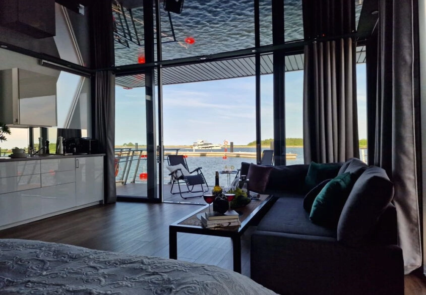 Na sprzedaż: wyjątkowy houseboat w Marinie