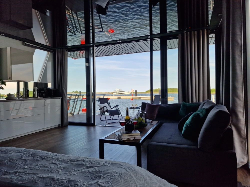 Na sprzedaż: wyjątkowy houseboat w Marinie