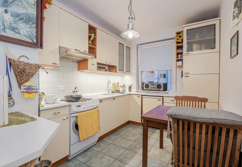 2 pokoje z oddzielną kuchnią i dużym balkonem