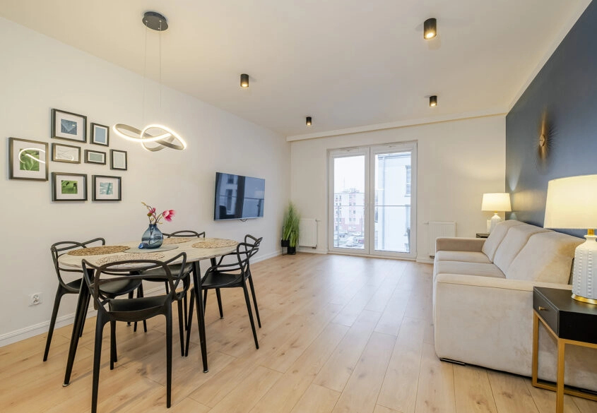 2 pokoje blisko plaży/gotowiec/od zaraz/GARAŻ