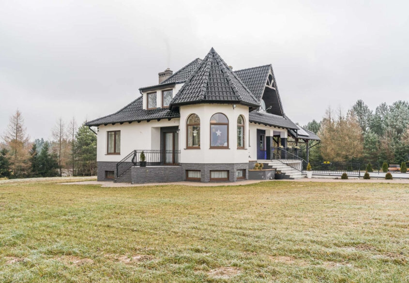 Dom w stylu pałacyku, duża działka+ domek letni