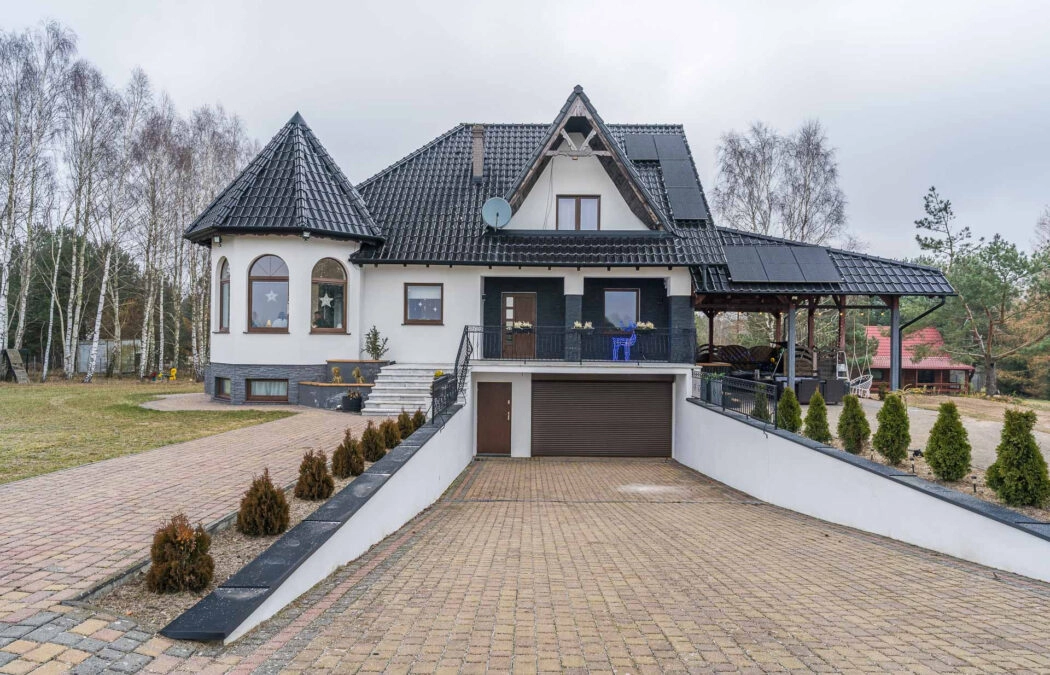 Dom w stylu pałacyku, duża działka+ domek letni