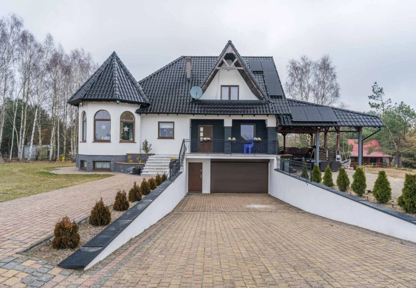 Dom w stylu pałacyku, duża działka+ domek letni