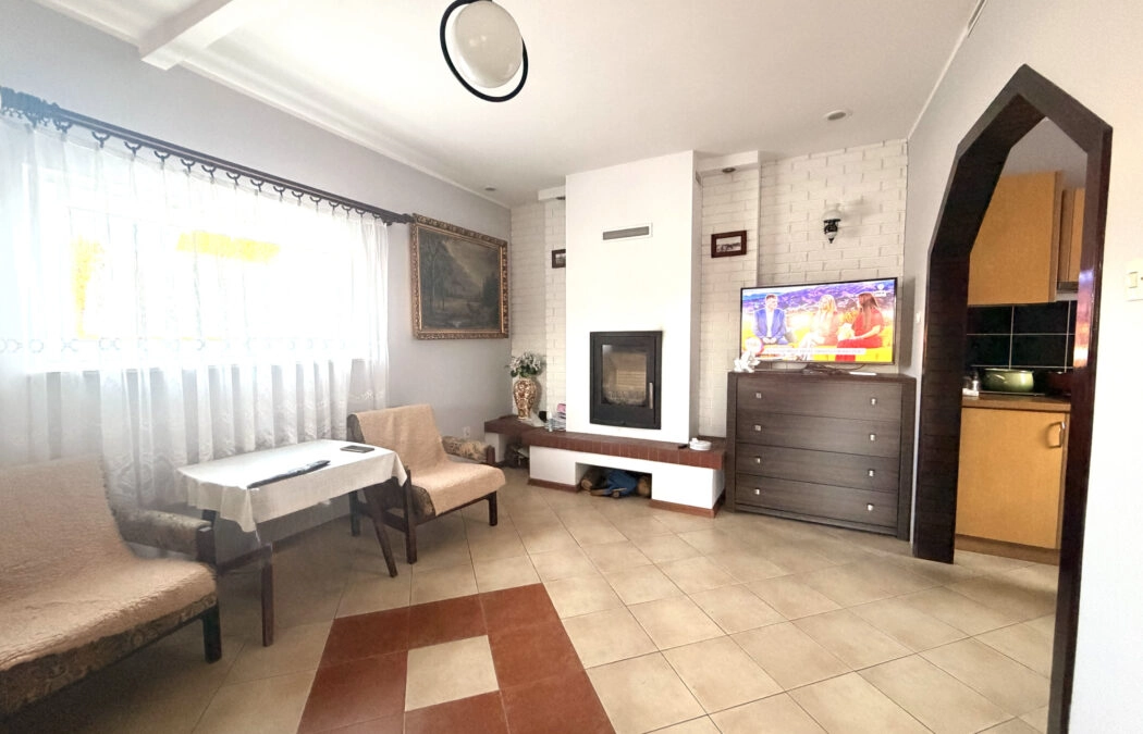 Domek murowany/Jezioro /3 garaże