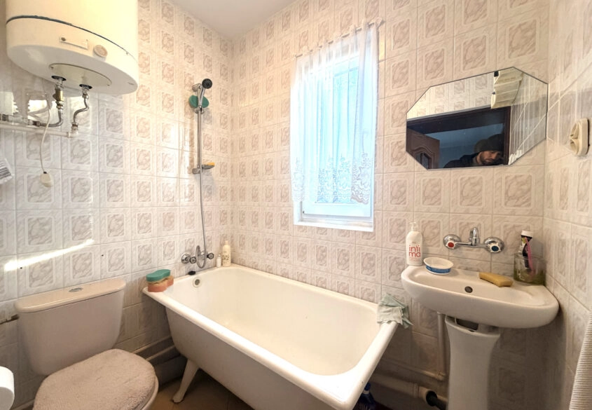 Domek murowany/Jezioro /3 garaże