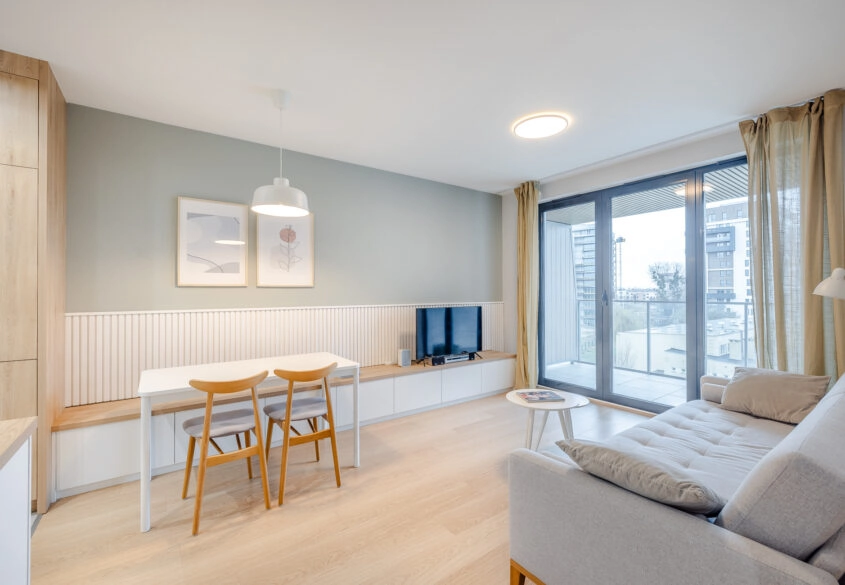 2 pokoje z balkonem, miejscem w hali i piwnicą!