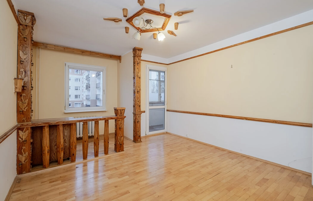 3 pokoje na 1 piętrze, Karwiny