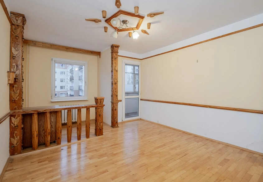 3 pokoje na 1 piętrze, Karwiny