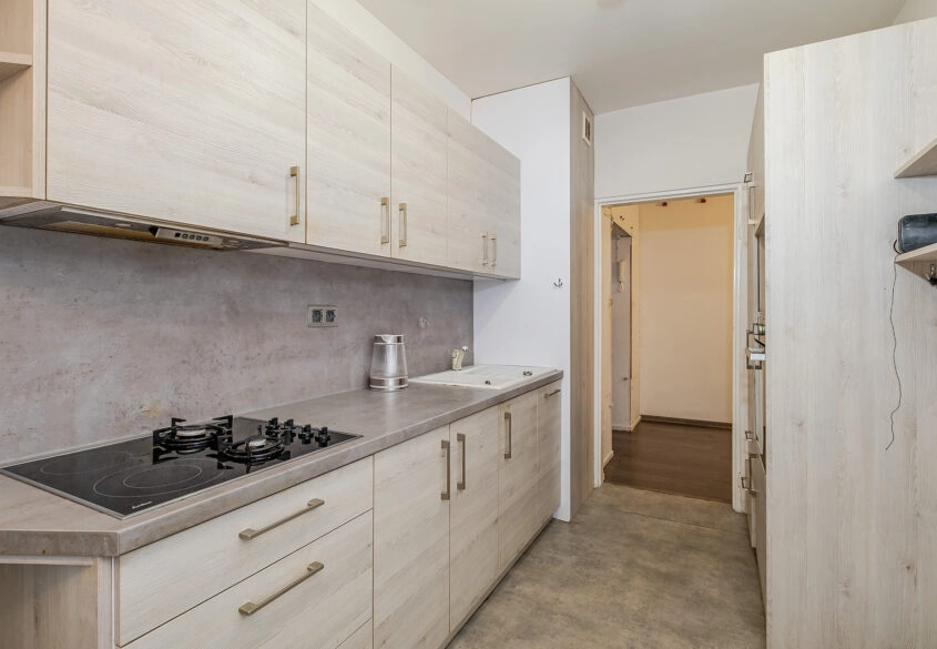 3 pokoje na 1 piętrze, Karwiny