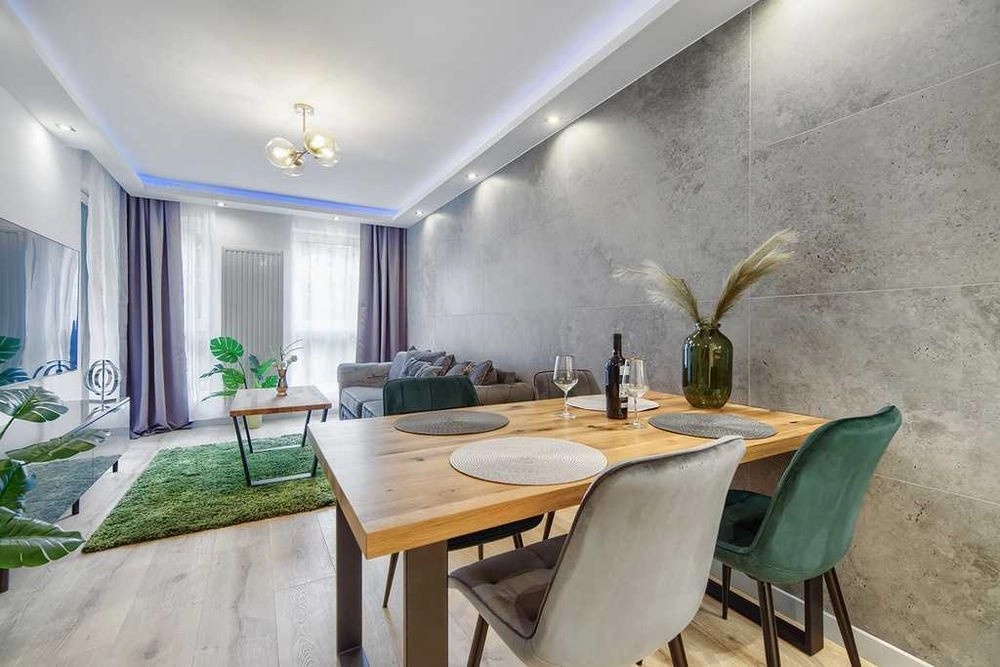 Gotowe do wejścia, 2 miejsca w hali + komórka.