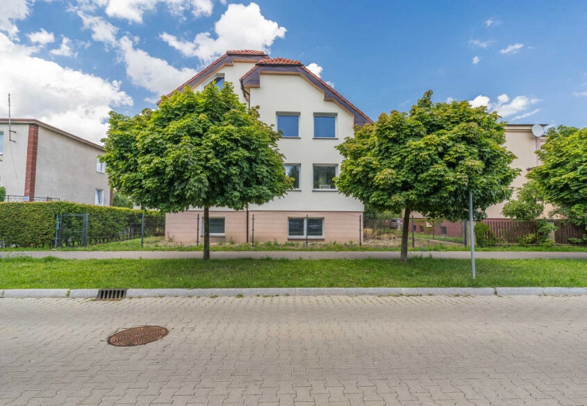 Duży dom wielorodzinny 3 piętrowy + piwnica