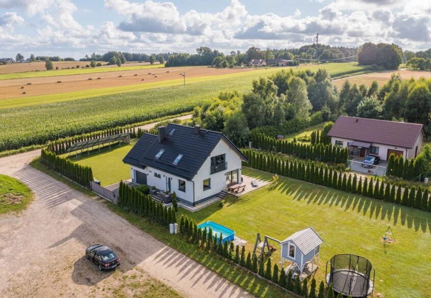 Ładny dom, duża działka, fotowoltaika pompa ciepła