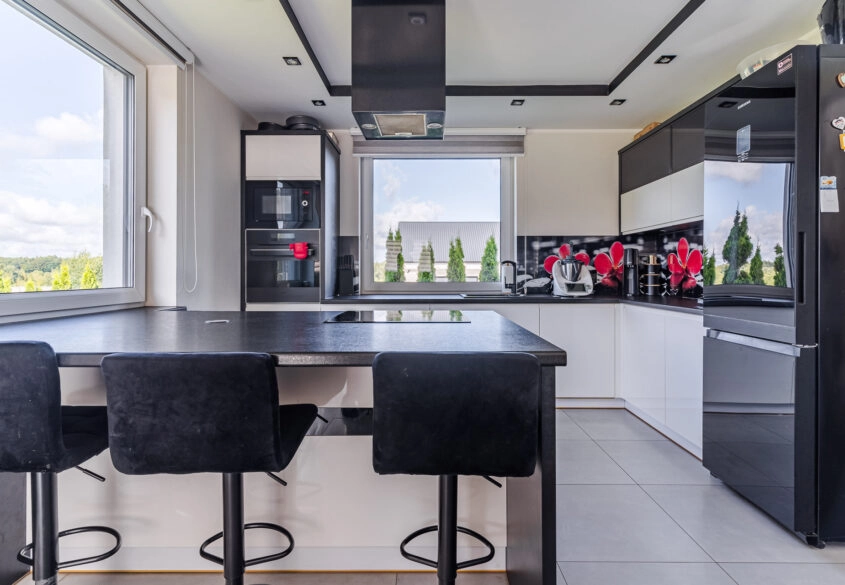 Ładny dom, duża działka, fotowoltaika pompa ciepła