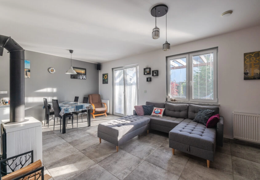 DOM WOLNOSTOJACY W DOSKONAŁEJ LOKALIZACJI PĘPOWA