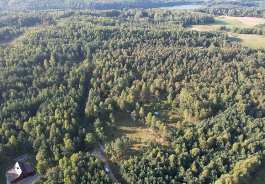 Działka nad jeziorem