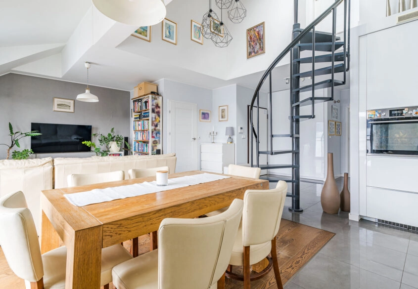 Dwupoziomowe mieszkanie w nowoczesnym stylu