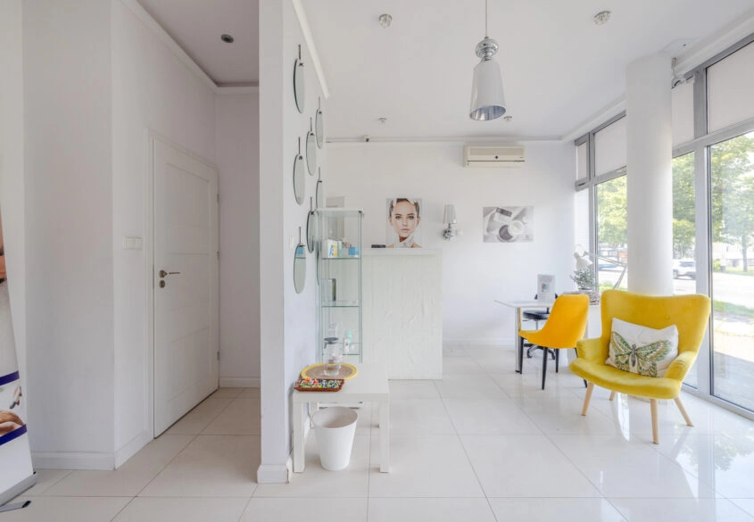 Lokal z witrynami podzielony na 2–Gdynia Orłowo