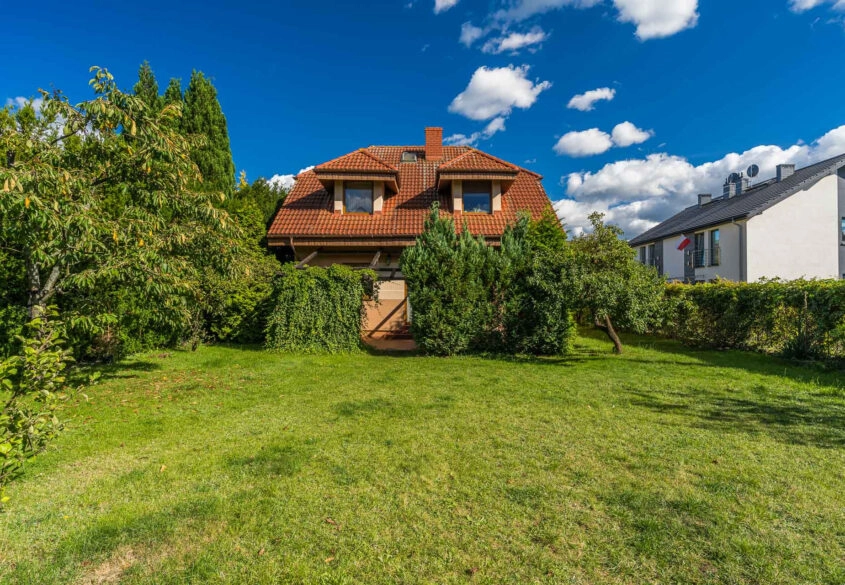 Położony wśród zieleni - doskonale skomunikowany!