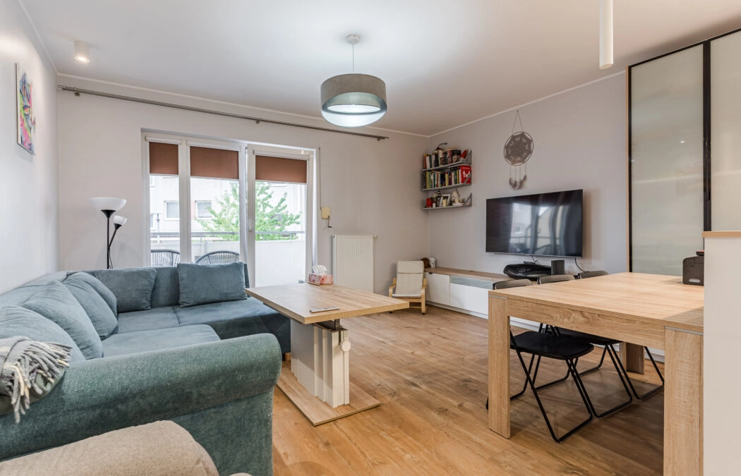 4 pokoje z miejscem posotjowym i komórką !