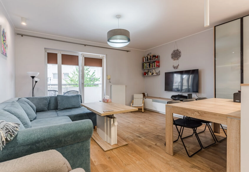 4 pokoje z miejscem posotjowym i komórką !