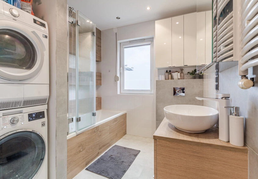 4 pokoje z miejscem posotjowym i komórką !