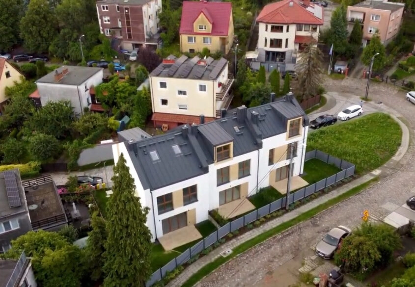 Segment środkowy 5 pokoi, ogródek, garaż