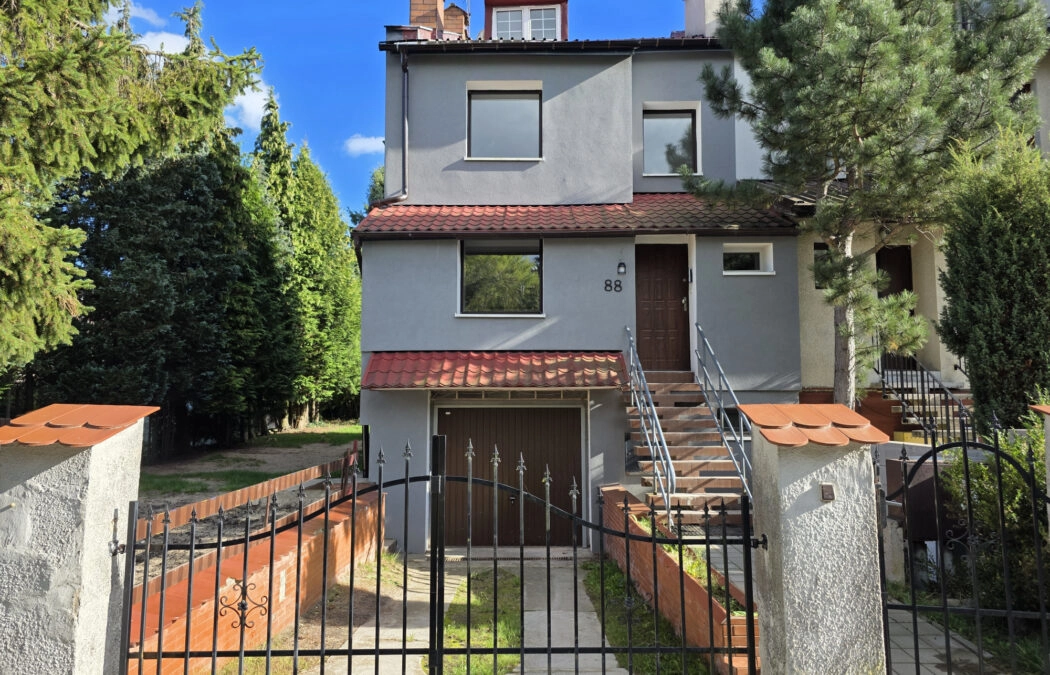 Dom z ogrodem i dużym garażem w cichej okolicy!