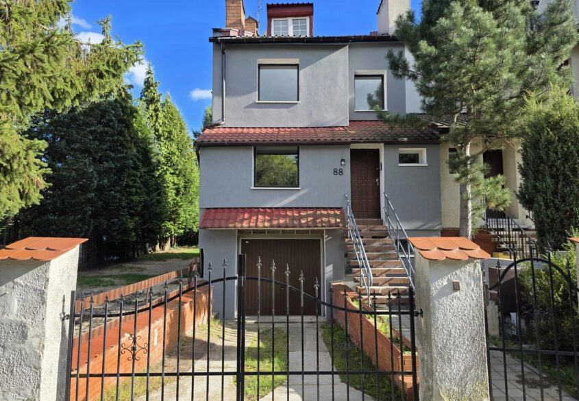 Dom z ogrodem i dużym garażem w cichej okolicy!