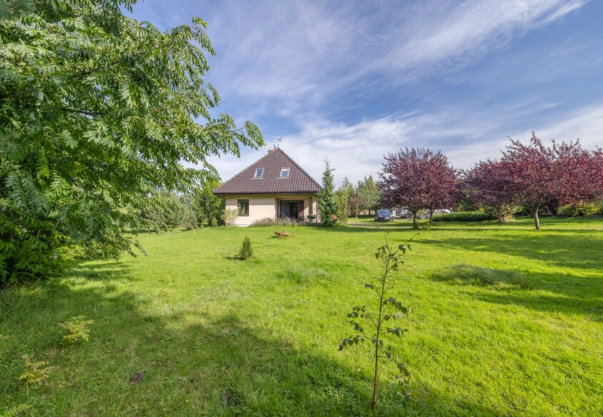 Piękny dom z bardzo dużą działką, spokojna okolica