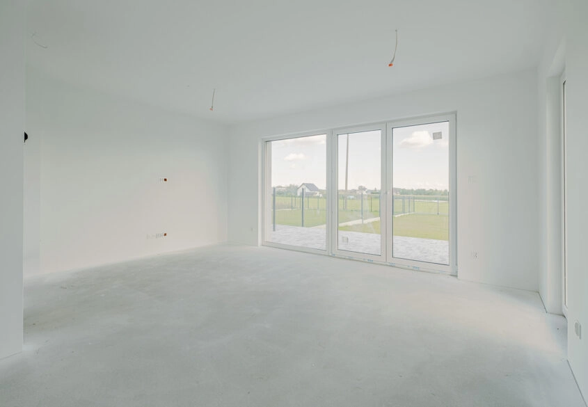 Dom z garażem na słonecznej działce Kębłowo