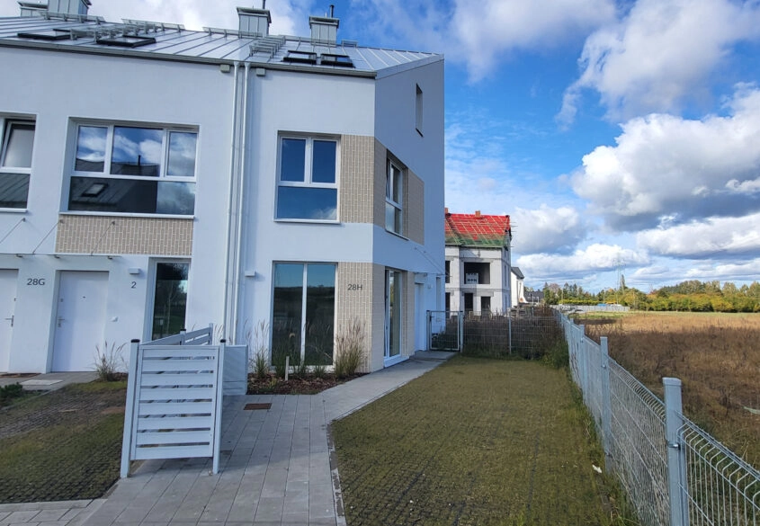 Dom skrajny 7 pokojowy pow. 166m2, ogród 151m2