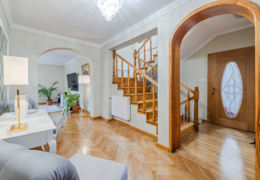 Duży dom 11 pokoi w idealnym stanie