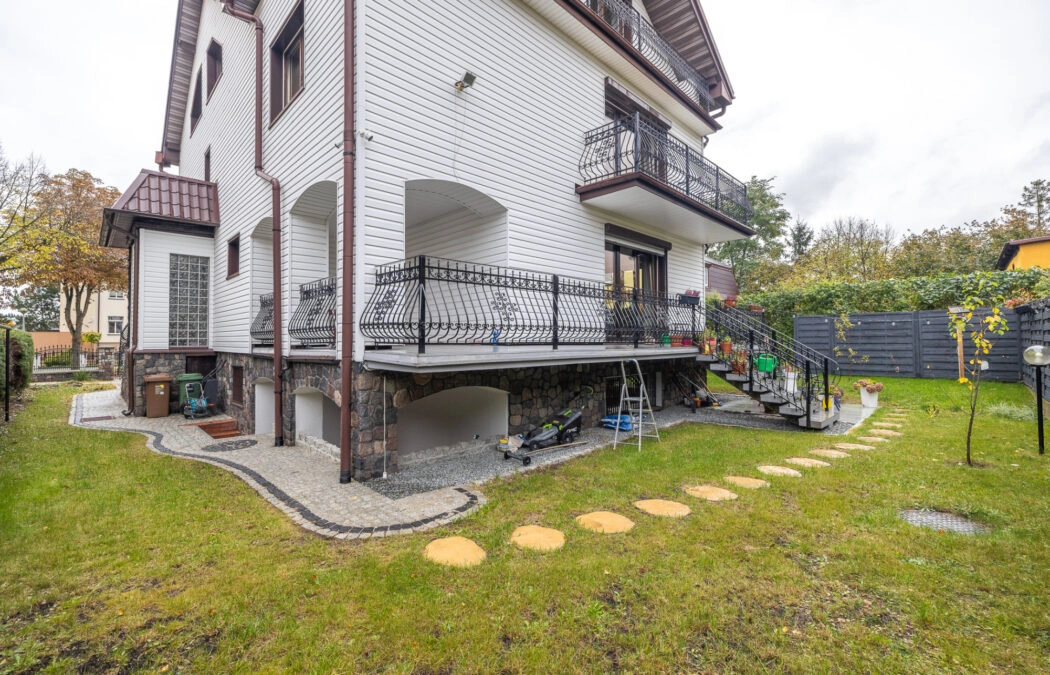 Duży dom 11 pokoi w idealnym stanie