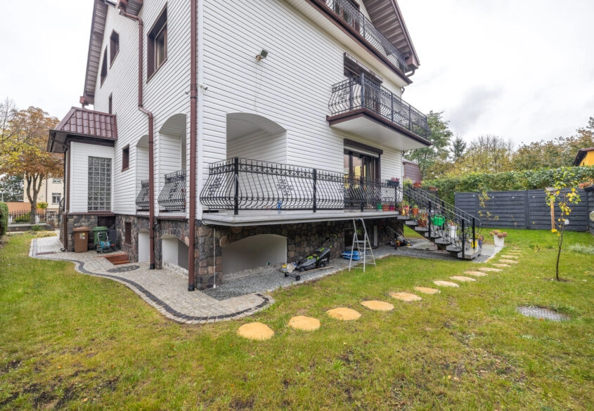 Duży dom 11 pokoi w idealnym stanie