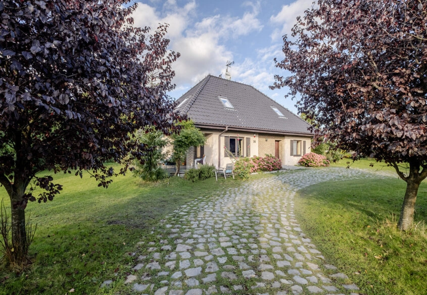 Piękny dom z bardzo dużą działką, spokojna okolica