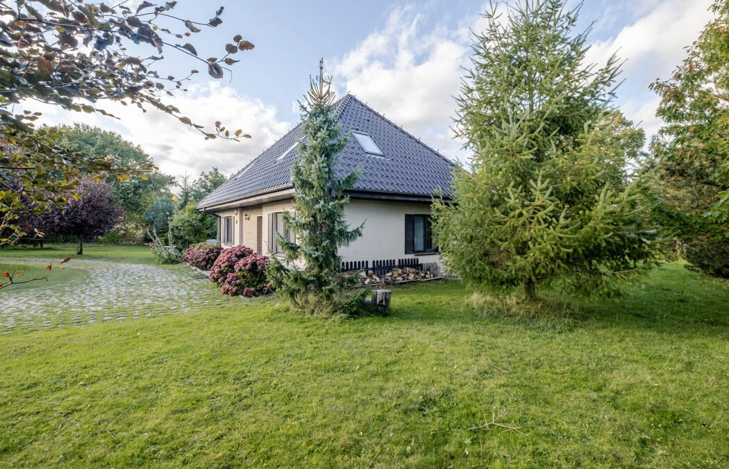 Piękny dom z bardzo dużą działką, spokojna okolica