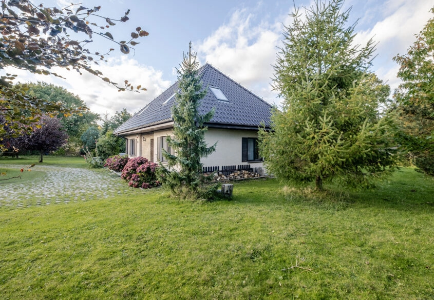 Piękny dom z bardzo dużą działką, spokojna okolica